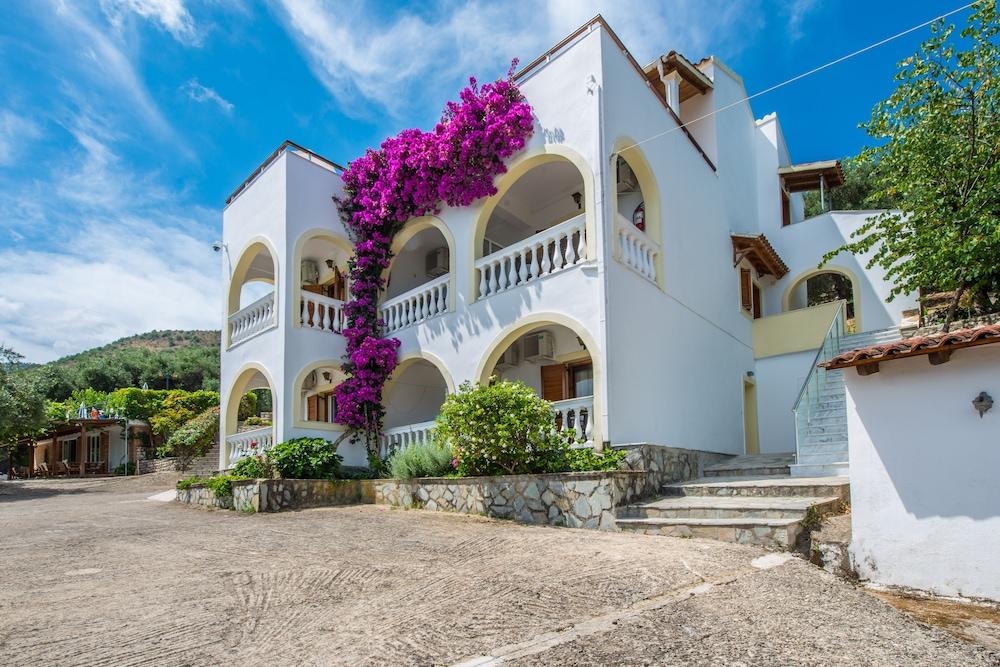 Dionysos Apartments Apraos Екстериор снимка